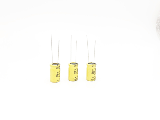 330UF50V Yüksek Sıcaklık Kapasitör 10x16mm Radyal Kurşun Tipi Kapasitör