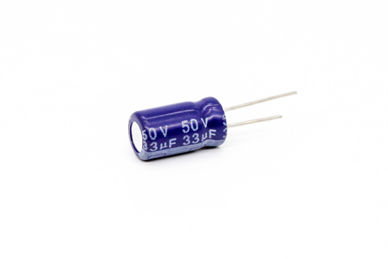 33uf50v 6.3x11 Minyatür Kapasitör Yüksek Frekanslı Düşük ESR Alüminyum Kapasitör