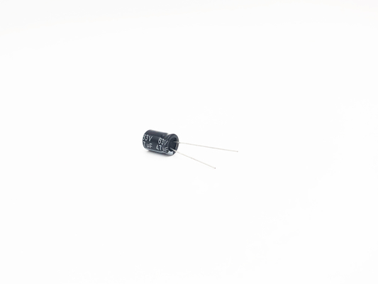 ISO14001 Minyatür Kondansatör 47UF 63V 8X12MM Al Elektrolitik Kondansatör