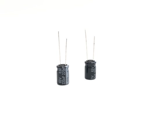 ISO9001 10X17mm Radyal Kurşun Elektrolitik Kondansatörler 220UF 63V