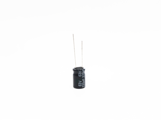 ISO9001 10X17mm Radyal Kurşun Elektrolitik Kondansatörler 220UF 63V