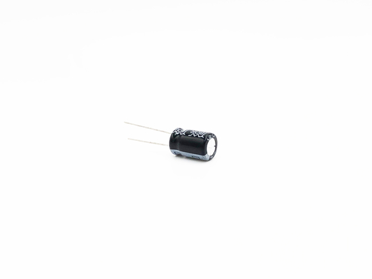 ISO9001 10X17mm Radyal Kurşun Elektrolitik Kondansatörler 220UF 63V