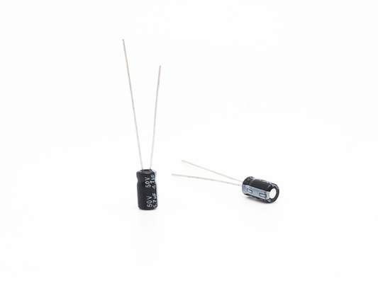 2000 Saat Yük Ömrü Radyal Kurşun Tipi Kapasitör 4.7UF 50V 5x11mm