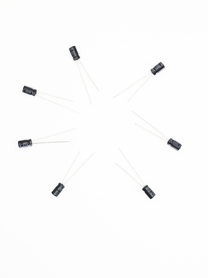 2000 Saat Yük Ömrü Radyal Kurşun Tipi Kapasitör 4.7UF 50V 5x11mm