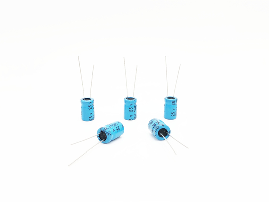 Polarite Ters Devreler için 220uF25V Araba Amp Kondansatör 8x12mm