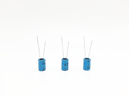 Polarite Ters Devreler için 220uF25V Araba Amp Kondansatör 8x12mm